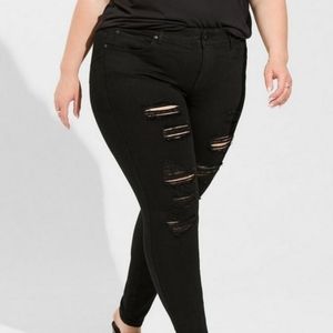 Black Distructed Bombshell Skinnys